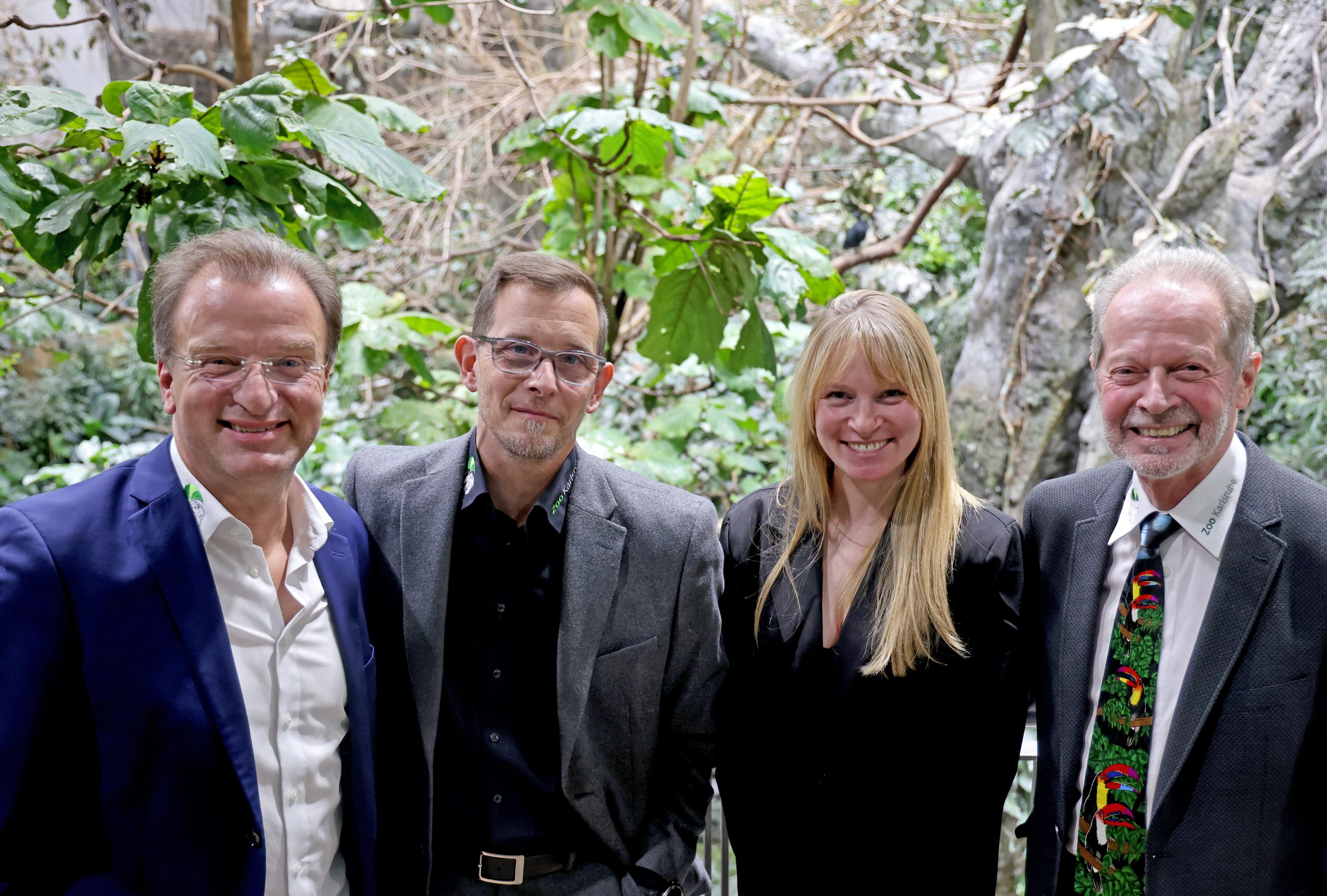 2Y3A7776b Der Vorstand der Artenschutzstiftung Zoo Karlsruhe (von links): Zoodirektor Dr. Matthias Reinschmidt, stellvertretender Zoodirektor Steffen Karcher, Artenschutzkuratorin Sandra Dollhäupl und Dr. Clemens Becker. Foto: Timo Deible/Zoo Karlsruhe