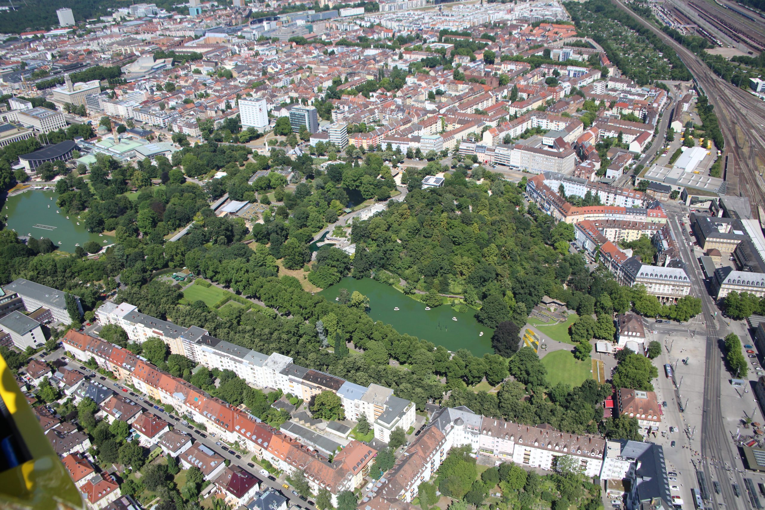 Südstadt-Stadtgarten-IMG_4293_Roland Fränkle, Stadt Karlsruhe Der Stadtgarten ist eine weitläufige grüne Oase mitten in Karlsruhe. Seine Geschichte und Bedeutung für das Stadtgefüge stehen im Mittelpunkt der Führung am 11. Oktober. Archivfoto: Roland Fränkle/Stadt Karlsruhe
